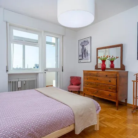 Viale Venezia Huge Red