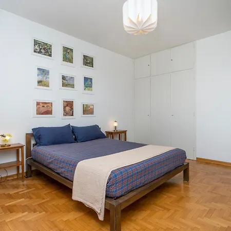 Viale Venezia Huge Red Apartman *